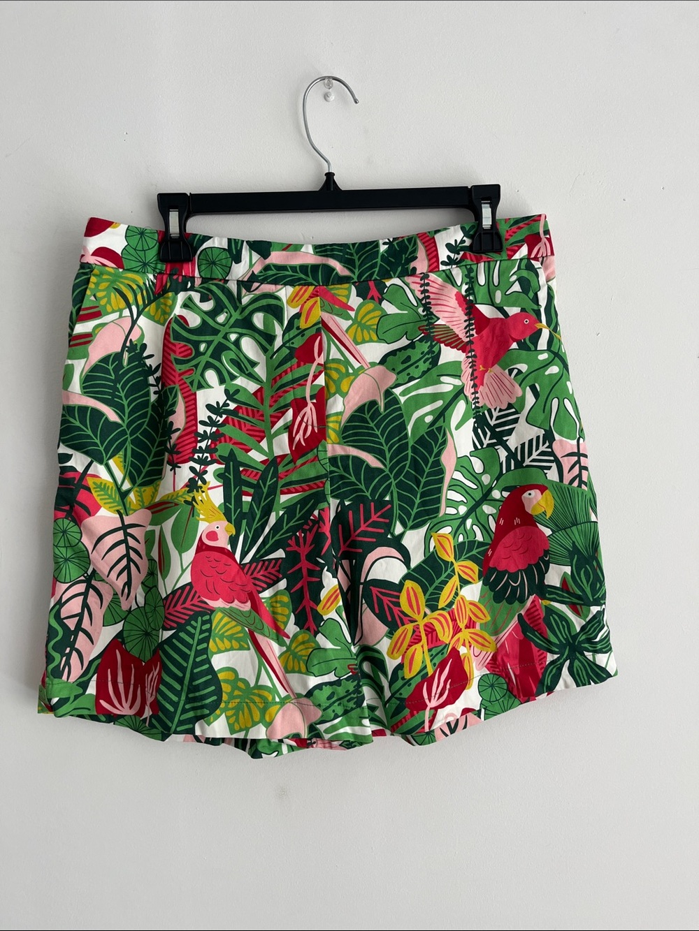 Boden Tropical Print Elastic Waist Shorts!